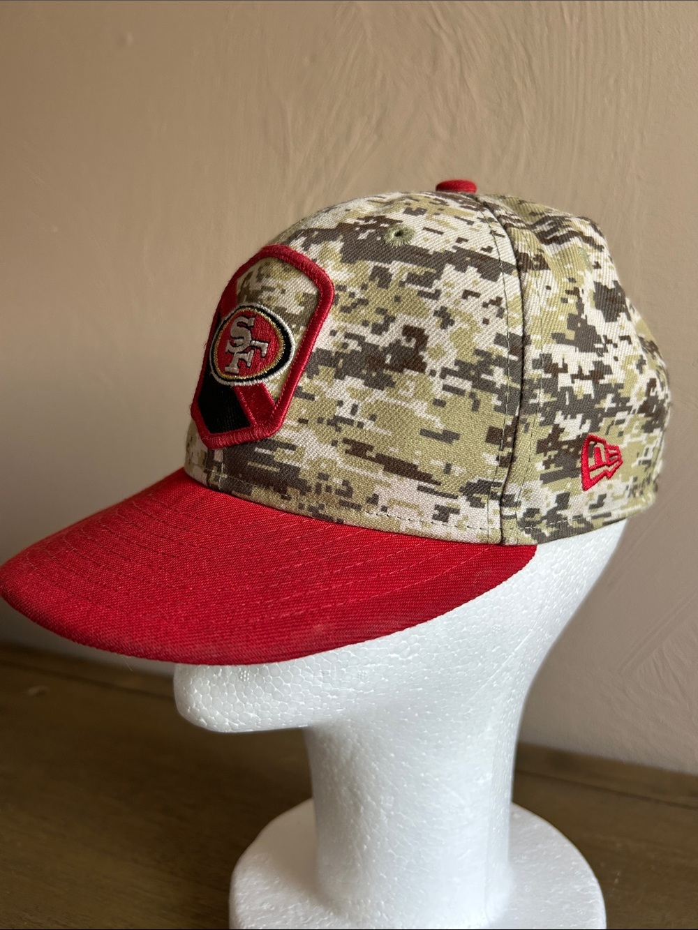 New Era Salute To Service Fun Gear San Francisco 49’s Snapback Official NFL Cap.